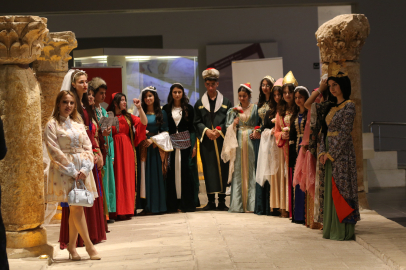 Şanlıurfa'da Öğrencilerden Defile