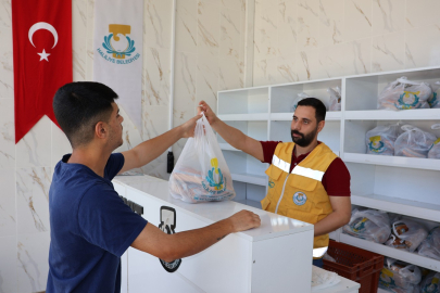Binlerce Vatandaşa Ekmek Hizmeti