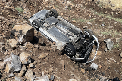 Devrilen Otomobilde 4 Kişi Yaralandı