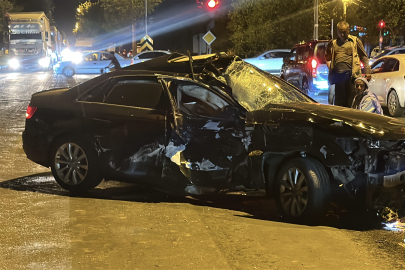 Şanlıurfa'da Tır İle Otomobil Çarpıştı