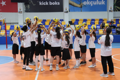 Kızlardan Voleybol Kursuna İlgi