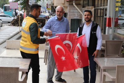 29 Ekim’e Özel Bayrak Dağıtımı